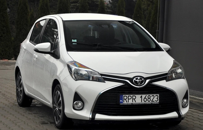 Toyota Yaris cena 42800 przebieg: 67000, rok produkcji 2015 z Rzeszów małe 106